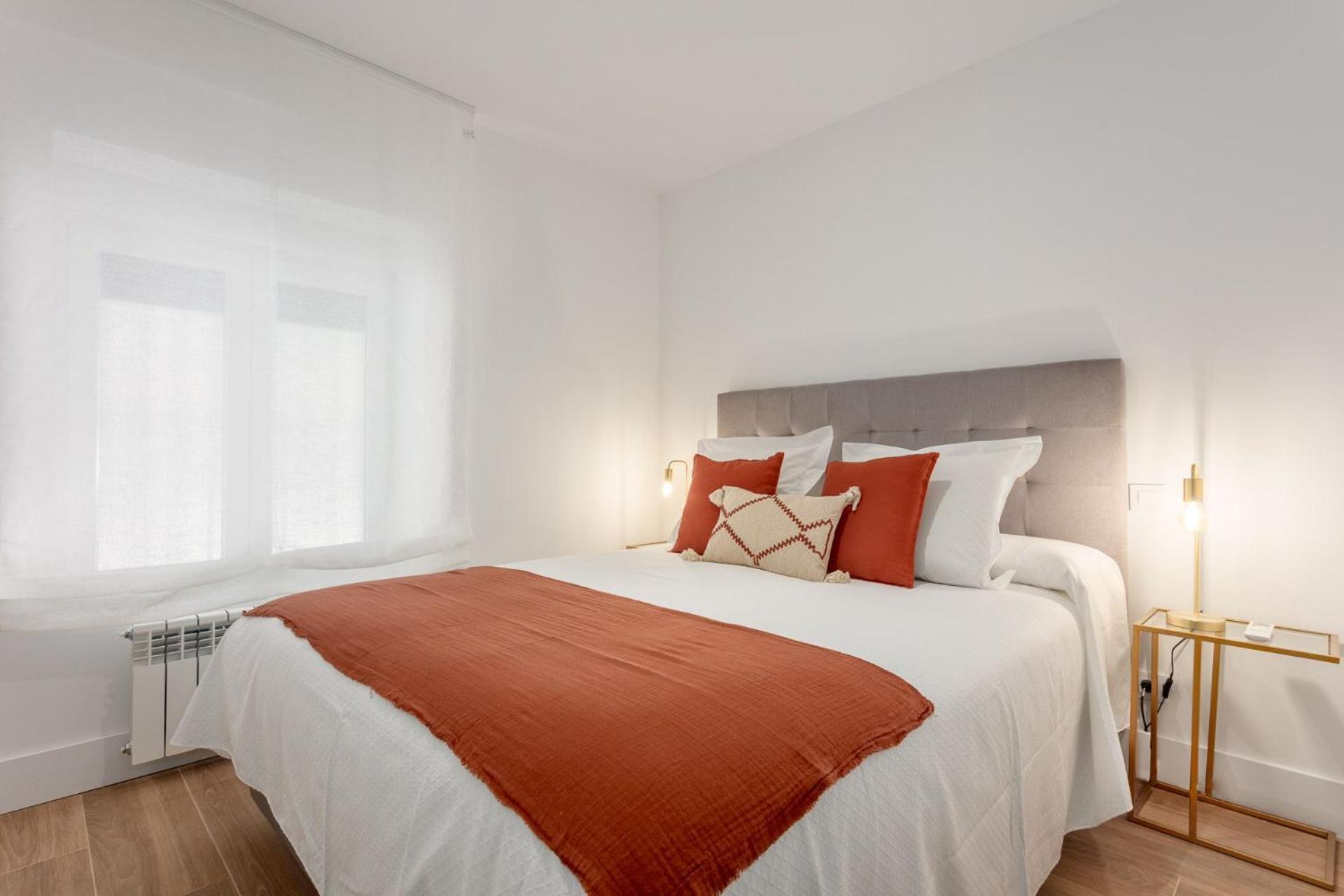 Apartment 2 Bedrooms In Chamartin Area Orense Ii *