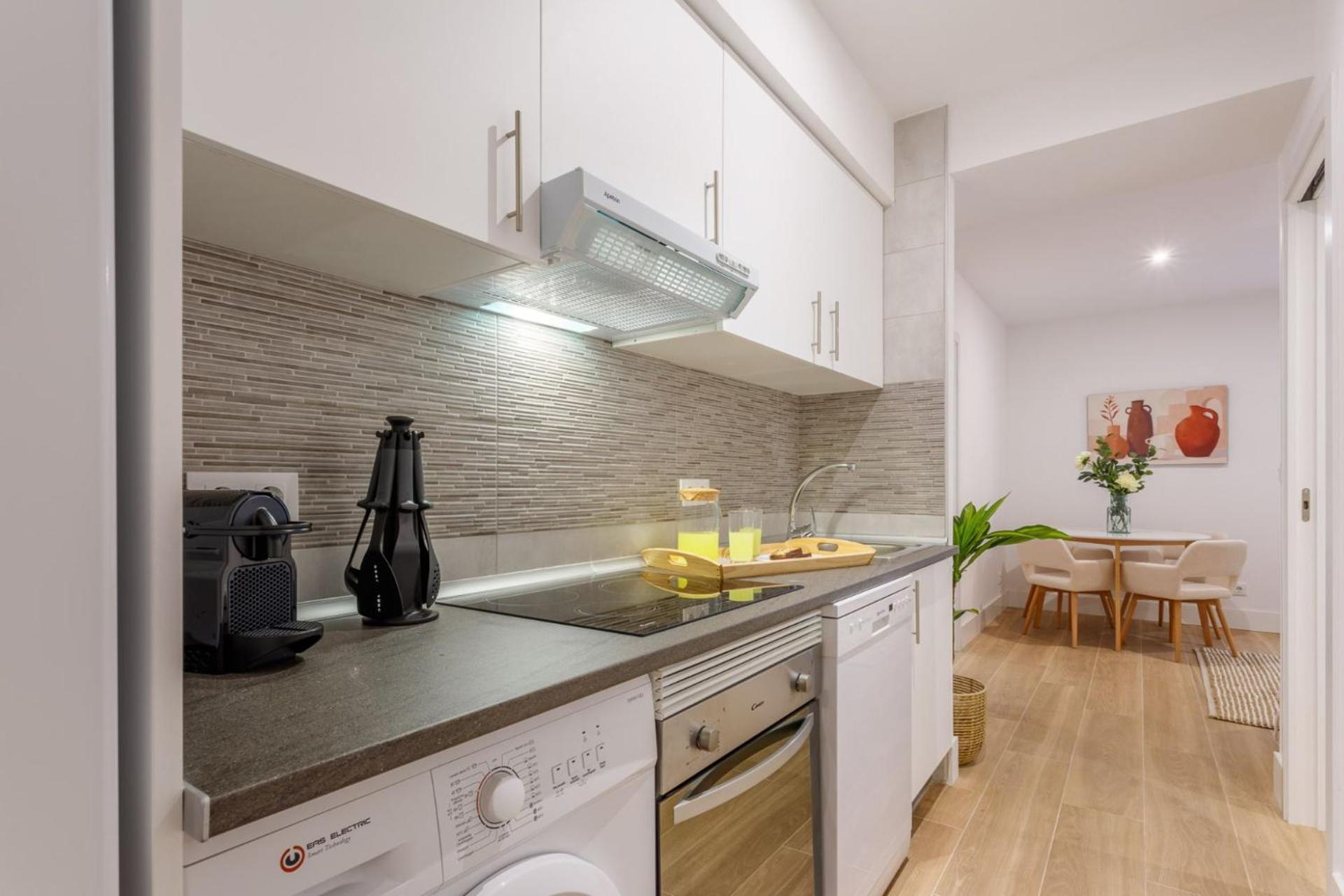 2 Bedrooms In Chamartin Area Orense Ii Apartment